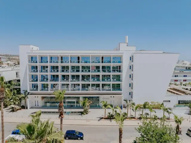 Tasia Maris Seasons Hotel