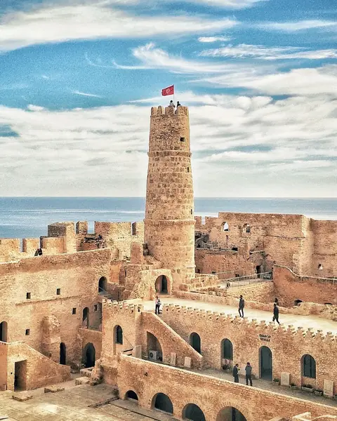 Fortăreața Ribat din Monastir, cu marea în fundal