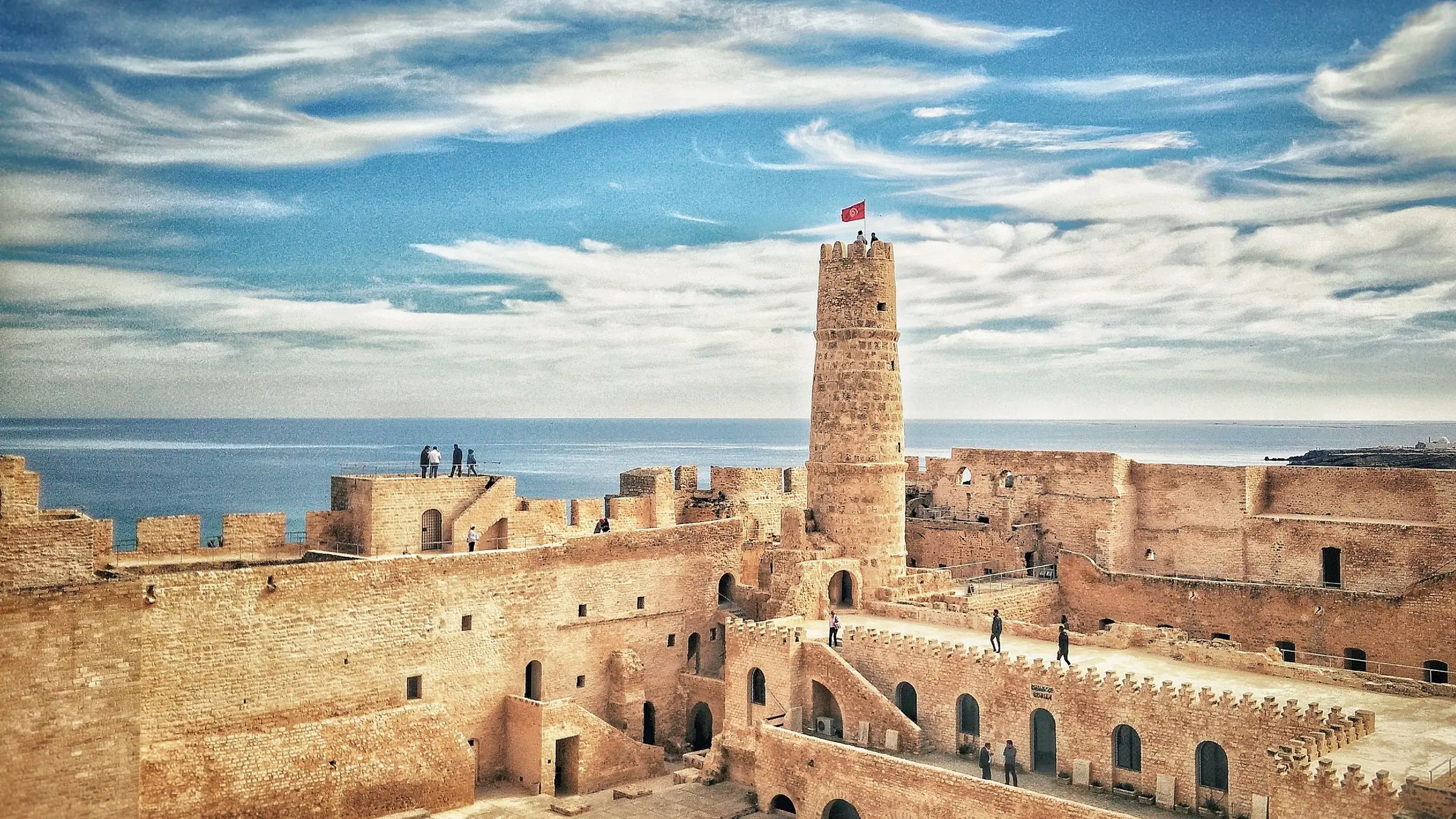 Fortăreața Ribat din Monastir, cu marea în fundal