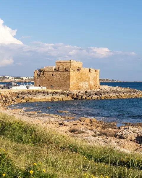 Portul din Paphos și fortul medieval, văzute de sus